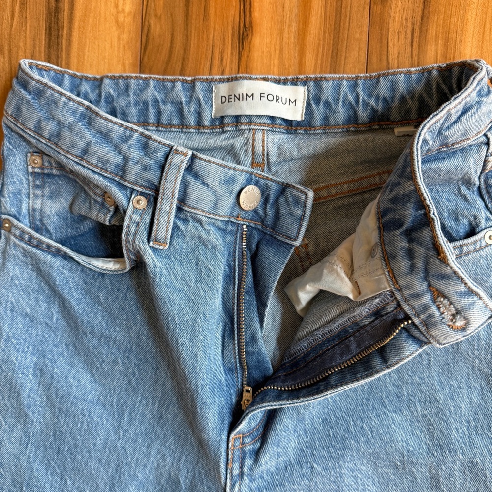 Aritizia Denim Forum Light Blue High-Rise Straight Jeans - Picture 3 of 8